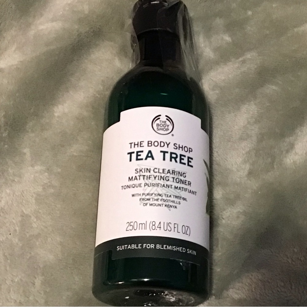 Tea tree the body shop 8.4 oz new skin clearing toner
